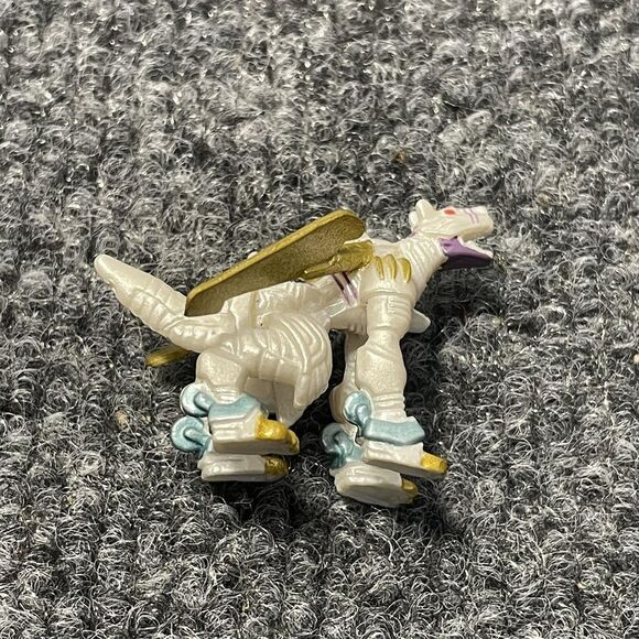 Vintage 2002 Digimon Kendogarurumon Mini Figure Bandai White Gold Wings Anime - Picture 6 of 8
